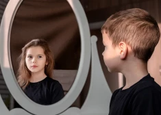 В США девушка, которая совершила трансгендерный переход и удалила грудь, передумала и засудила врачей на 2 млн