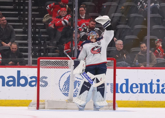 Merzļikins pirmo reizi sezonā paliek nepārspēts NHL mačā