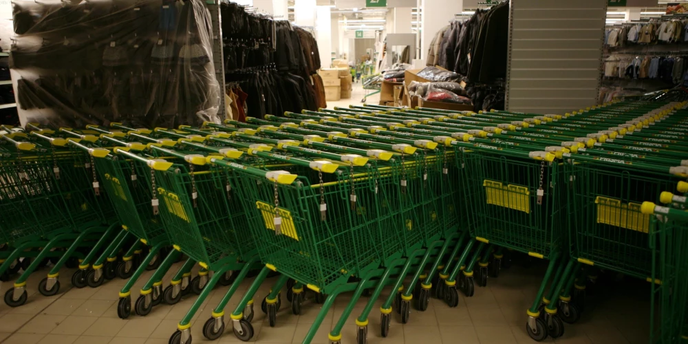 2006. gads: notiek pirmā Somijas hipermārketu ķēdes "Prisma" lielveikala Latvijā iekārtošanas darbi tirdzniecības centrā "Domina Shopping".