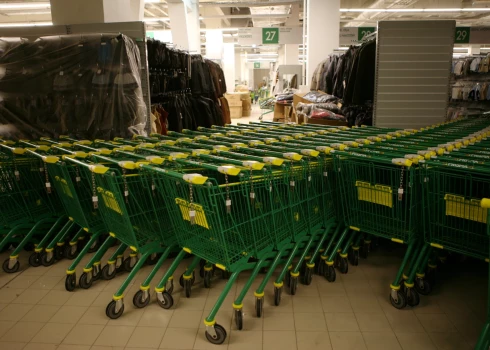 2006. gads: notiek pirmā Somijas hipermārketu ķēdes "Prisma" lielveikala Latvijā iekārtošanas darbi tirdzniecības centrā "Domina Shopping".