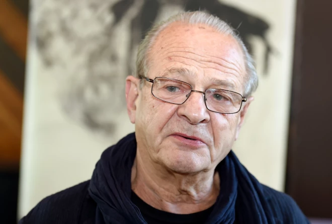 Режиссер Адольф Шапиро.