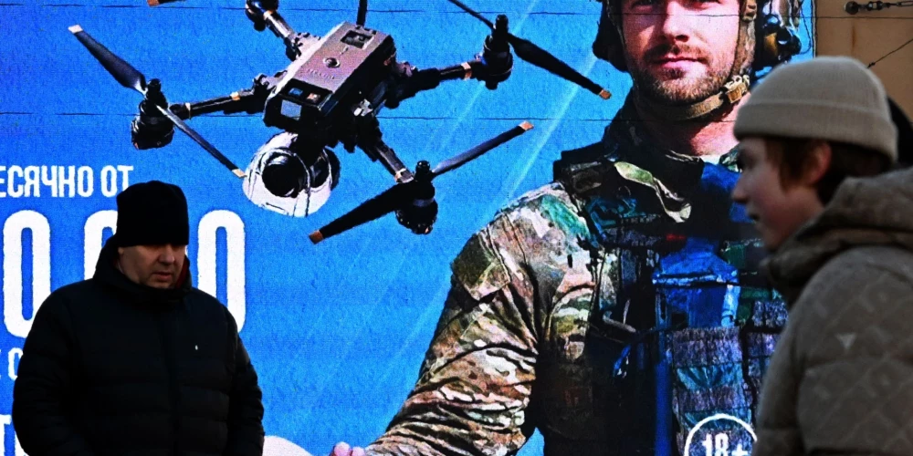 Reklāma Sanktpēterburgā. Iedzīvotājus aicina pieteikties dienēt Krievijas armijas bezpilota sistēmu vienībā. 