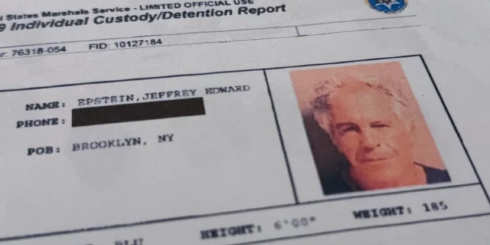 Džefrija Epstīna un viņa baltkrievu izcelsmes draudzenes sarakstē minēti "latviešu džemperi", kas tikuši piegādāti.