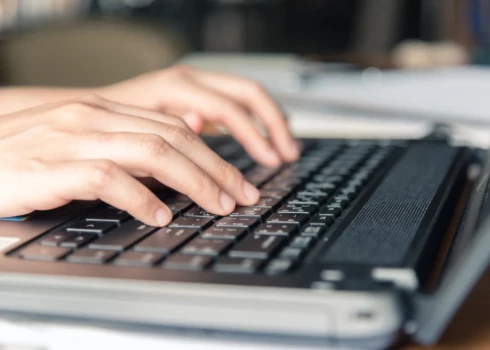 Nākotnē studentiem varētu vairs nebūt jāraksta bakalaura vai maģistra darbi. 