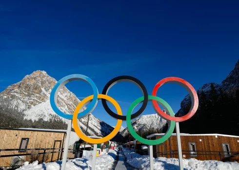 Olimpiskie apļi Kortīnas olimpiskajā ciematā.