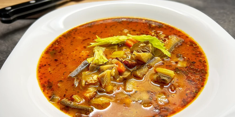 Biezā un asā zupa ar šampinjoniem