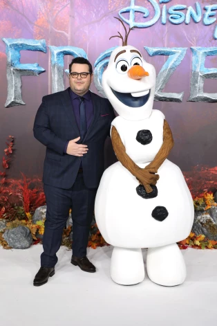 Džošs Gads filmas “Ledus sirds 2” pirmizrādes vakarā Londonā 2019. gadā.