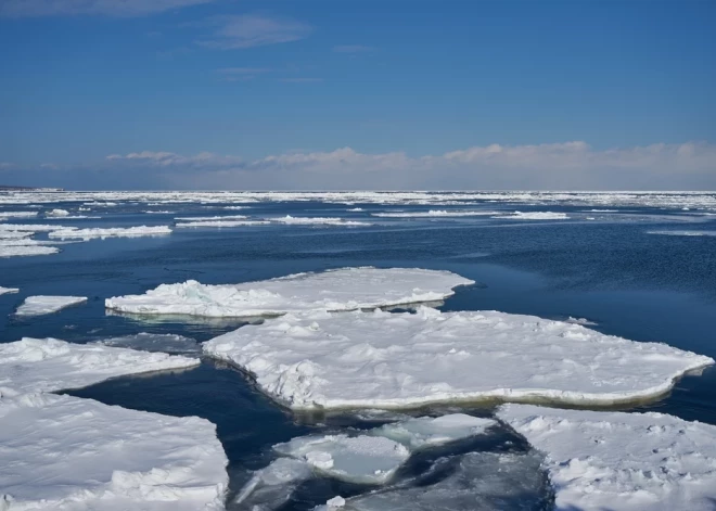После 7-летнего перерыва в Рижский залив снова вышел ледокол 