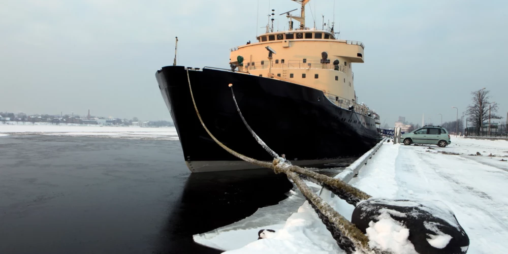 Ledlauzis "Varma" Rīgas pasažieru ostā.