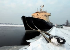 Ledlauzis "Varma" devies lauzt Rīgas jūras līča ledu