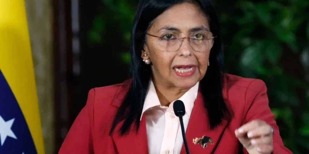 Venecuēlas pagaidu prezidente Delsija Rodrigesa trešdien tikās ar Spānijas un Francijas naftas uzņēmumu pārstāvjiem.