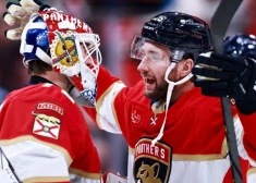 Balinskim gūst vārtus un veic rezultatīvu piespēli "Panthers" uzvarā pār "Bruins"