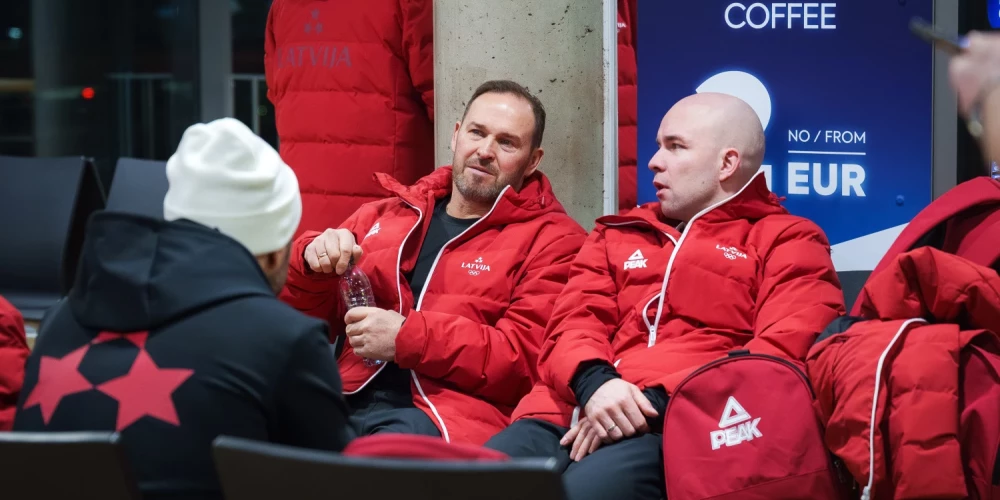 Latvijas hokeja izlase devusies uz olimpiādi.