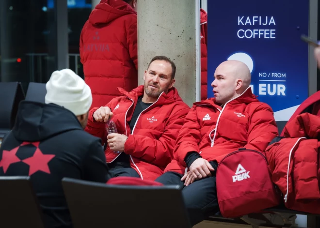 Latvijas hokeja izlase devusies uz olimpiādi.