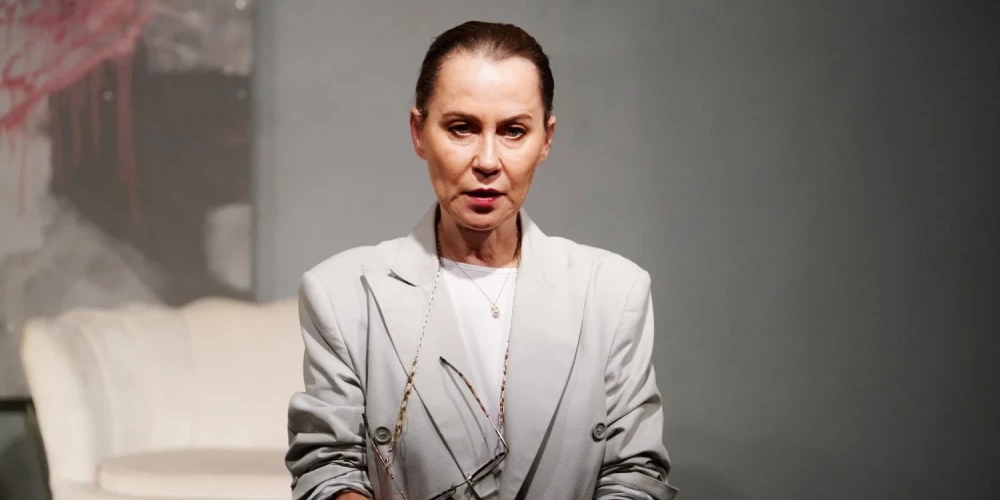 Aktrise un režisore Rēzija Kalniņa. 