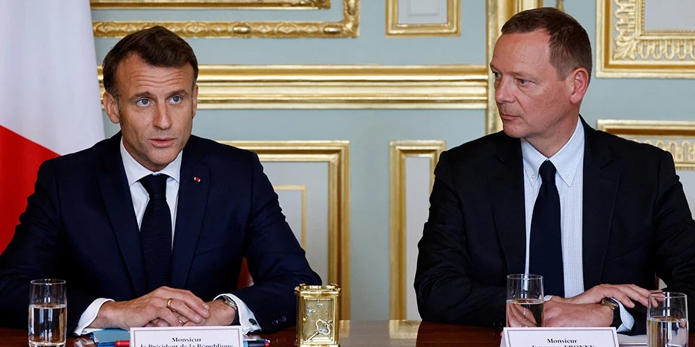 Emanuels Bons (pa labi) ir Francijas prezidenta Emanuela Makrona galvenais diplomātiskais padomnieks. 