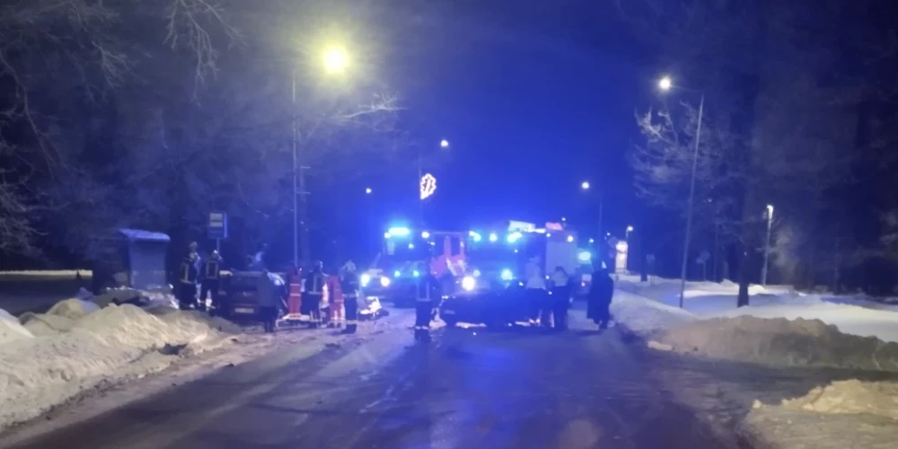 Sadursmē cieta pieci cilvēki.