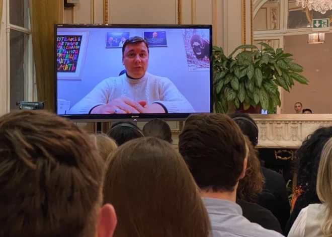 Kamēr Makrons runā par Eiropas “dialogu” ar Putinu, Kremlis Parīzē atklāj jauniešu vervēšanas centru