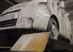 Ārā joprojām sals? Īstais laiks auto virsbūves atsāļošanai!