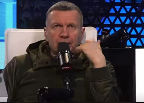 Propagandists Vladimirs Solovjovs aicināja Donaldu Trampu piezvanīt Īlonam Maskam.