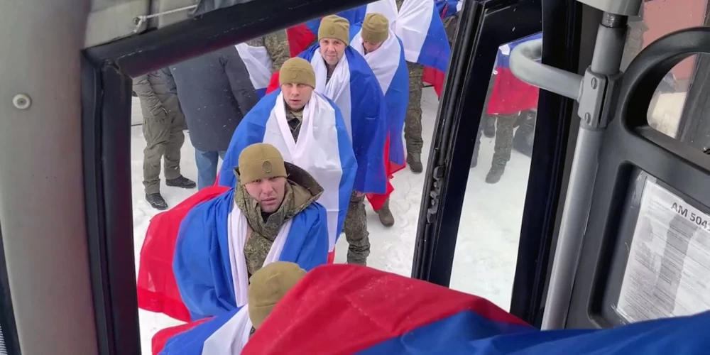 Krievija paziņo par gūstekņu apmaiņu ar Ukrainu.