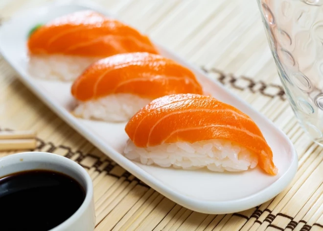 Как дома сделать нигири, чтобы рис не распадался и рыба лежала идеально