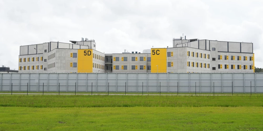 В новую Лиепайскую тюрьму на 1200 мест переведены первые 166 заключенных. 