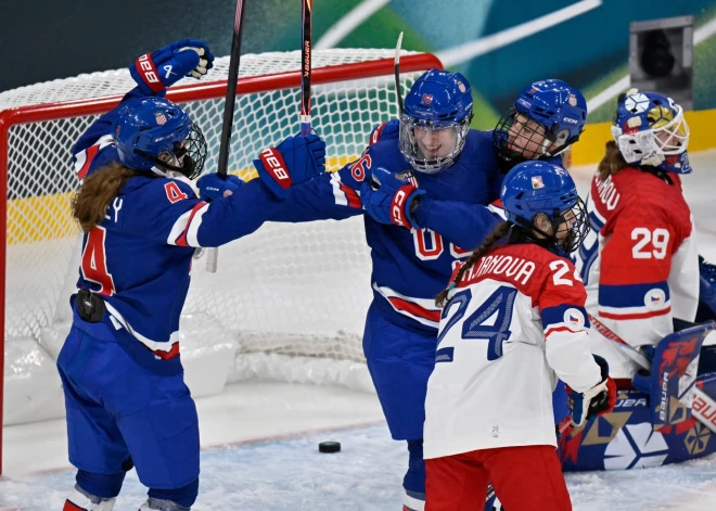 Pasaules čempiones un olimpiskās vicečempiones ASV hokejistes sakauj Čehiju