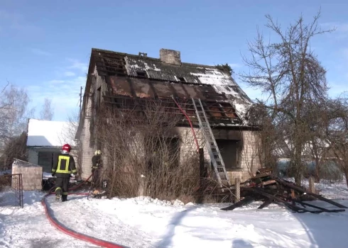 Семья лишилась дома после пожара в Кулдиге.