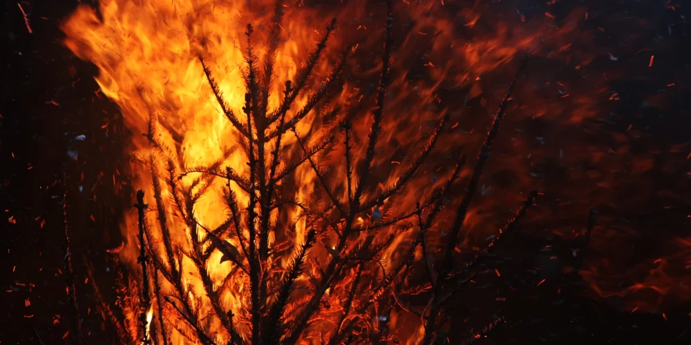 Aukstajā ziemā ugunsgrēku skaits Latvijā audzis nedaudz. 