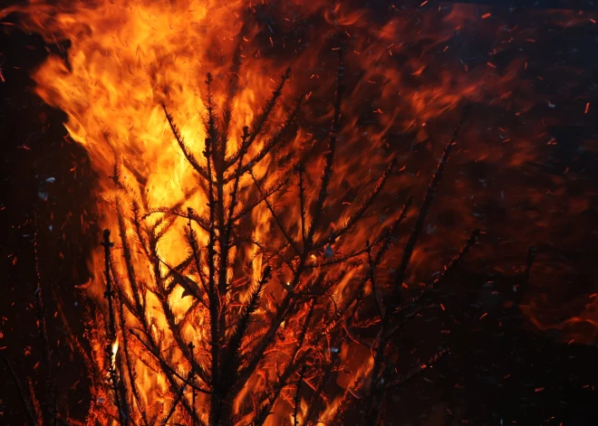 Aukstajā ziemā ugunsgrēku skaits Latvijā audzis nedaudz
