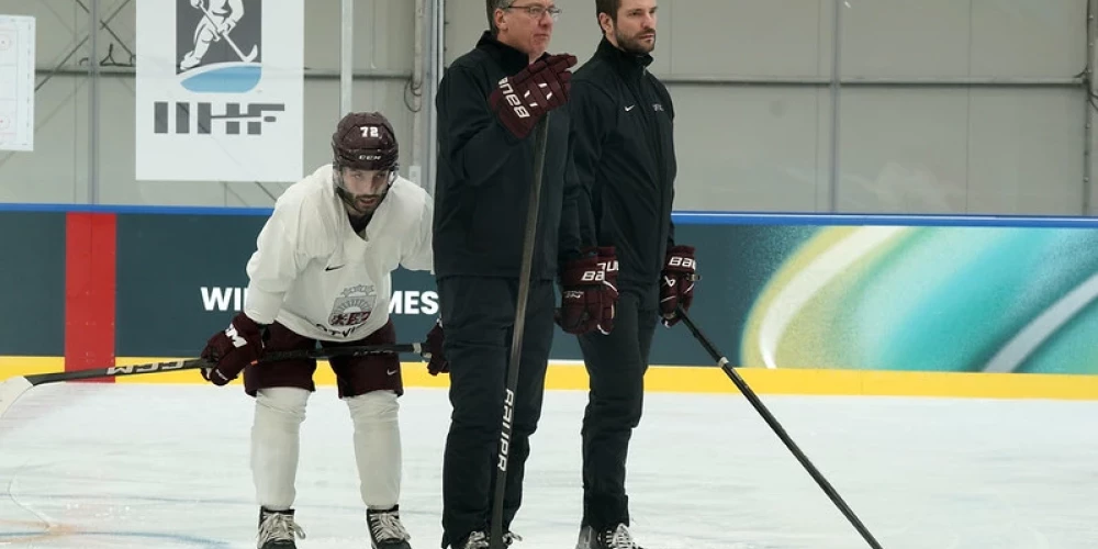 Latvijas hokejisti aizvada pirmo treniņu olimpisko spēļu mājvietā.