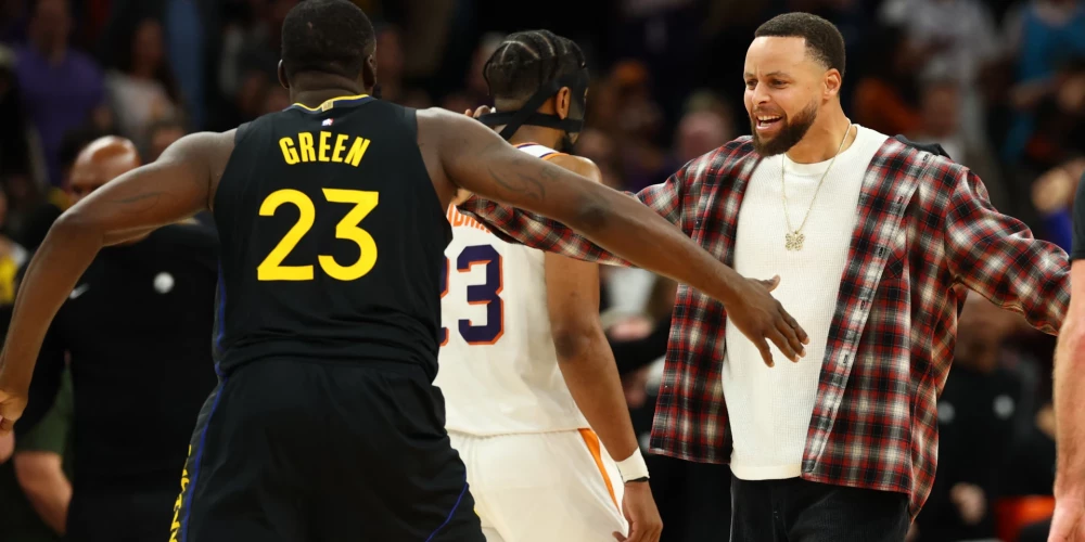 Tiek paredzēts, ka jau tuvākajos mačos Stefens Karijs (pa labi) atgriezīsies laukumā.