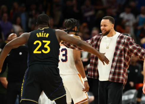 Tiek paredzēts, ka jau tuvākajos mačos Stefens Karijs (pa labi) atgriezīsies laukumā.