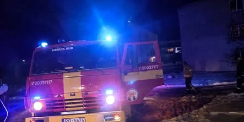 Nedēļas vidū Sabilē kāda neadekvāta sieviete, kura uz savu mājokli nepamatoti izsauca četras ugunsdzēsēju mašīnas.