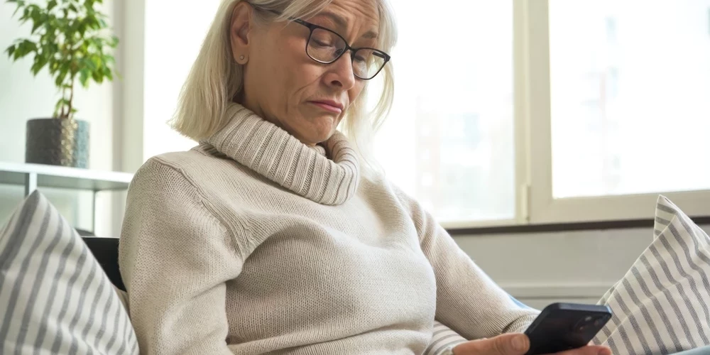 Аферисты часто пользуются уязвимостью старшего поколения.