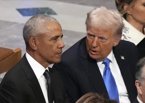 Tramps publicē video, kurā Baraks un Mišela Obama attēloti kā pērtiķi. 