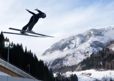 Tramplīnlēkšanā uzvirmo pikants skandāls: aizdomas par sportistu centieniem mākslīgi palielināt dzimumorgānus