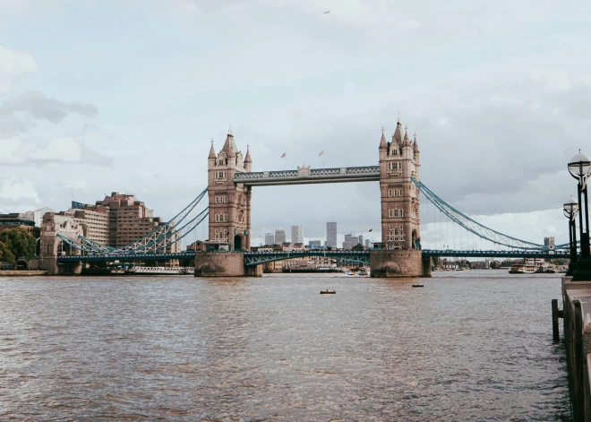 Sapņu piepildījums vai ļaunākais murgs? Lielbritānijā visiem interesentiem piedāvā neparastu darba vakanci