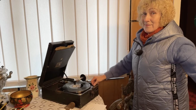 “Mēs nesēžam un neraudam. Mēs dzīvojam un strādājam, kā spējam,” skaidro vietējā vēstures muzeja pārzinātāja Ņina.