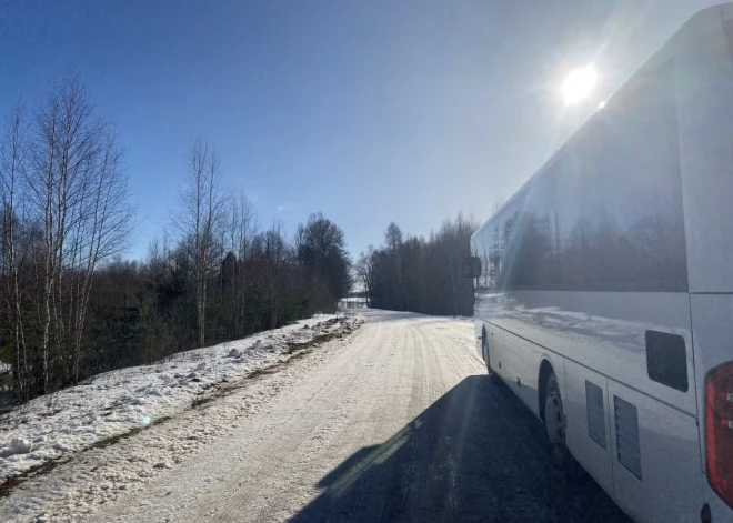 Īslaicīgi mainīts autobusu un vilcienu reisu salāgojums Valkas līnijā