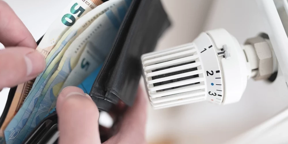 Pieaugot ikdienas izdevumiem un energoresursu cenām, arvien vairāk Saulkrastu novada iedzīvotāji saskaras ar grūtībām segt mājokļa uzturēšanas izmaksas. 