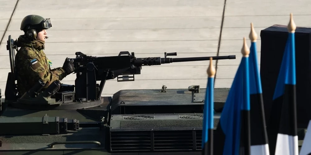 Находясь рядом с таким соседом, приходится вооружаться.