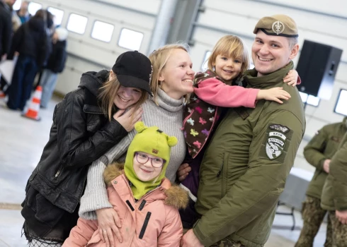 Военные снова дома, с семьей!