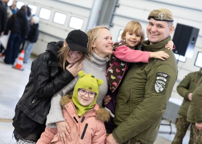 ФОТО: латвийские военные вернулись после участия в миротворческой операции в Косово - им вручили награды