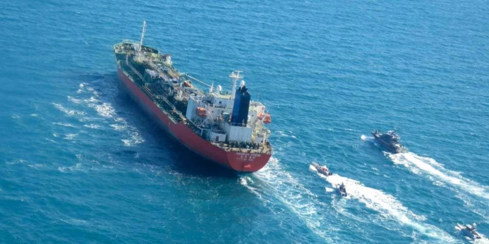 ASV paziņo par jaunām sankcijām Irānas naftas nozarei.