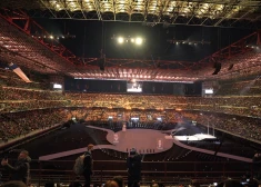 Kadrs no atklāšanas ceremonijas "San Siro" stadionā.