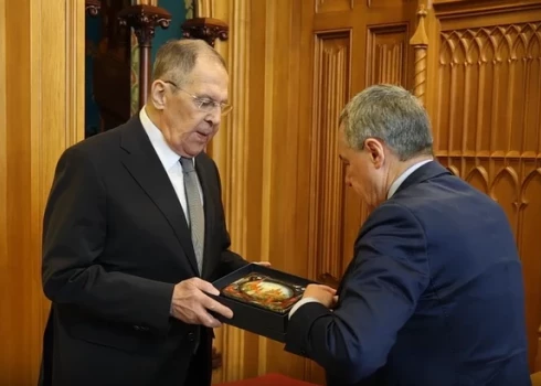 Šveice dāvina Čaikovski, Krievija atbild ar Kremli.