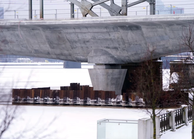 Плата за мост, которого нет: консервация опоры в Даугаве оценена в полмиллиона евро