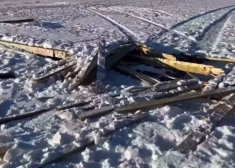 “Tauta, palīdziet atrast to idiotu!” Nakts izpriecas uz aizsaluša ezera Augšlīgatnē beidzas ar salauztu laipu